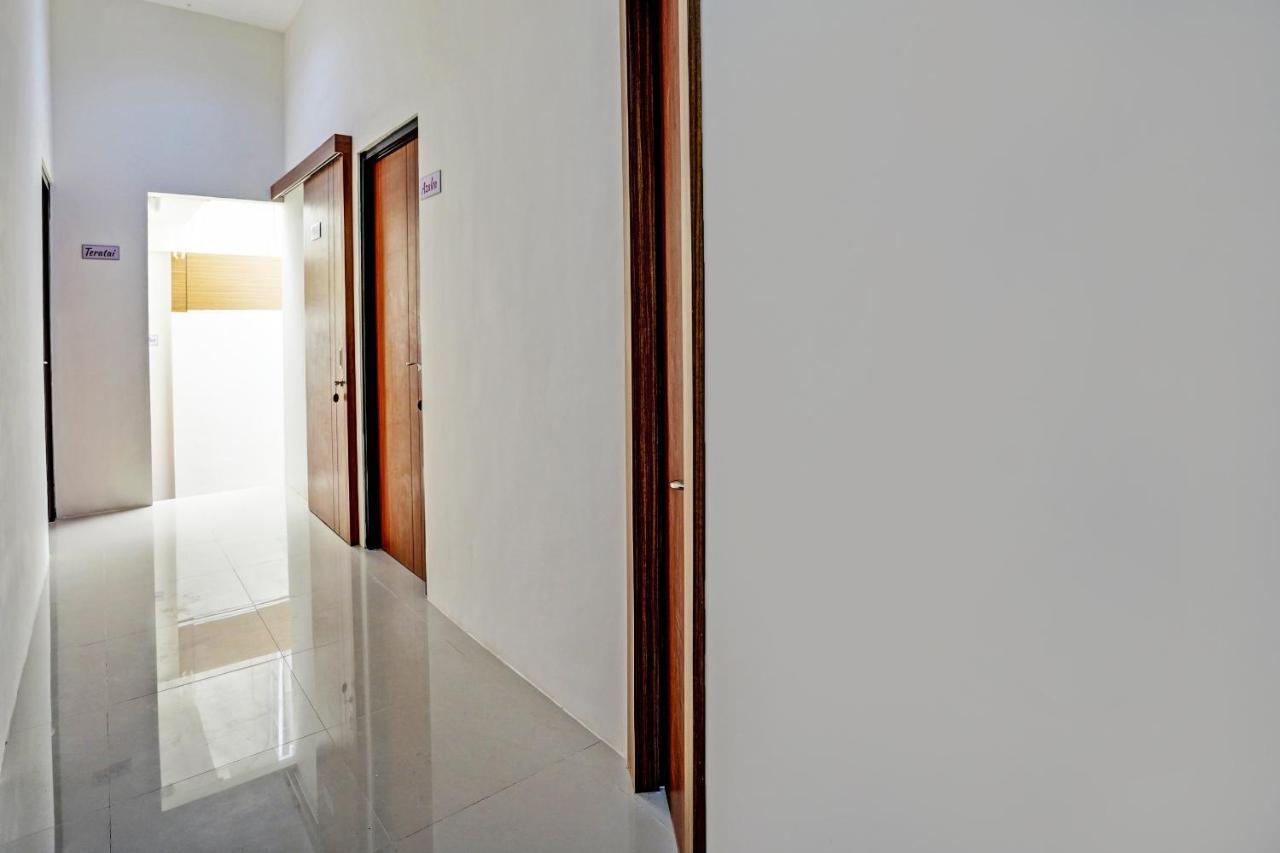 Oyo 92435 Sunlo Cozy Home Family Homestay Syariah Surabaya Esterno foto