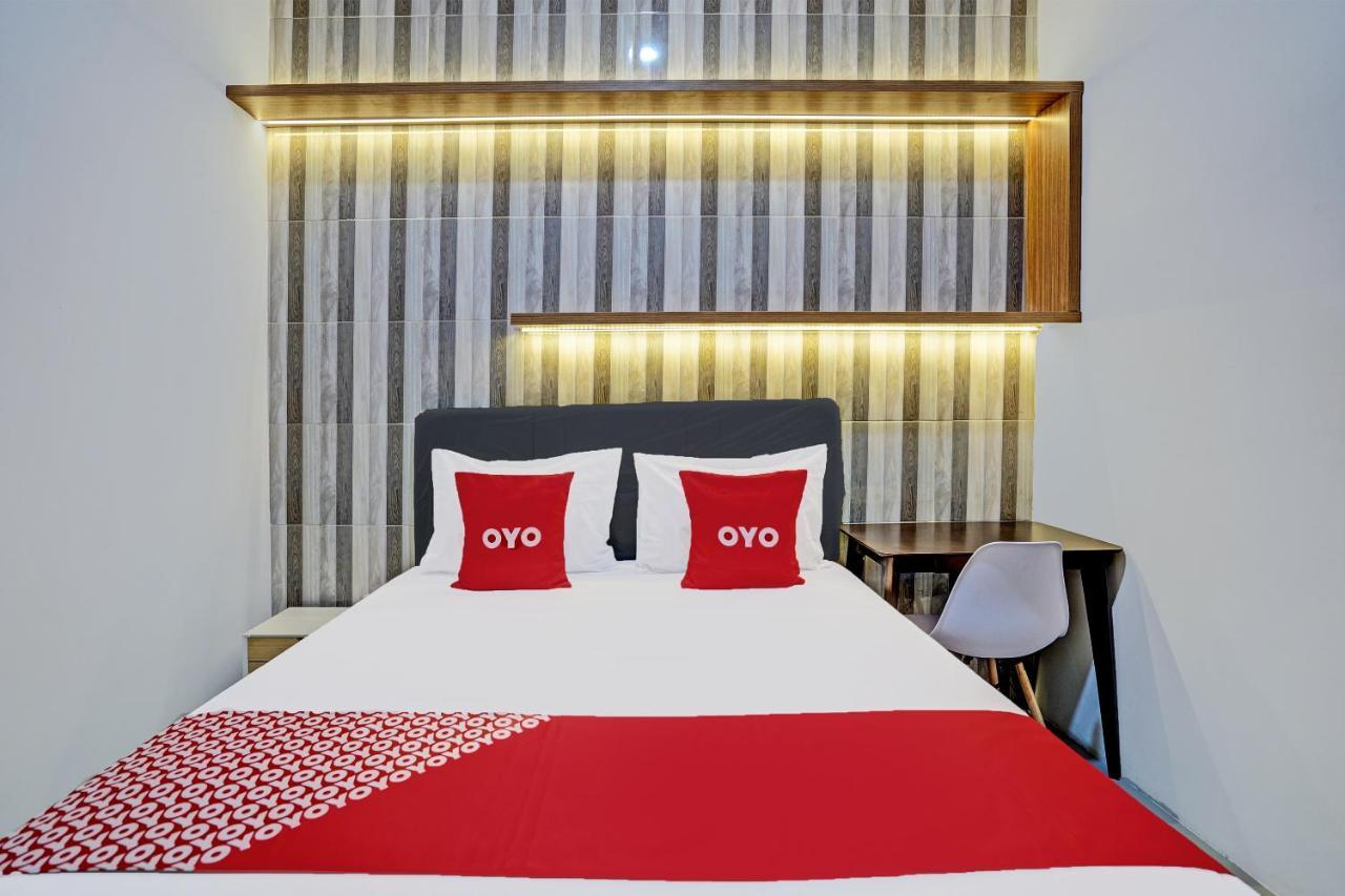 Oyo 92435 Sunlo Cozy Home Family Homestay Syariah Surabaya Esterno foto