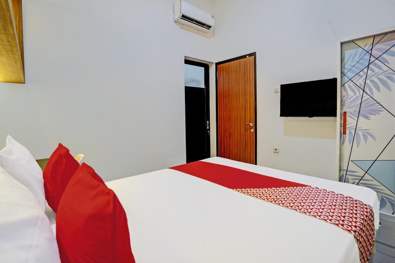 Oyo 92435 Sunlo Cozy Home Family Homestay Syariah Surabaya Esterno foto
