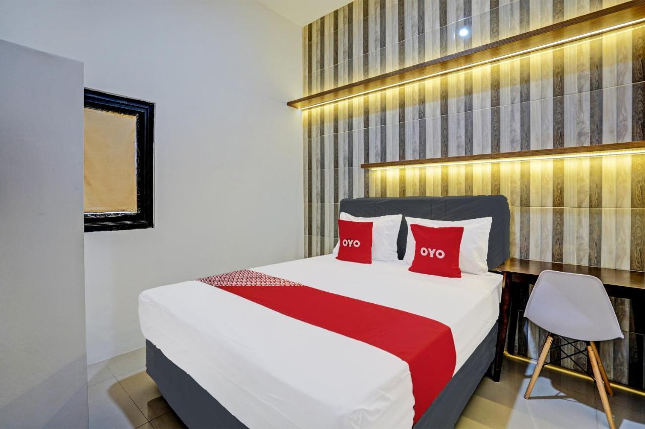 Oyo 92435 Sunlo Cozy Home Family Homestay Syariah Surabaya Esterno foto