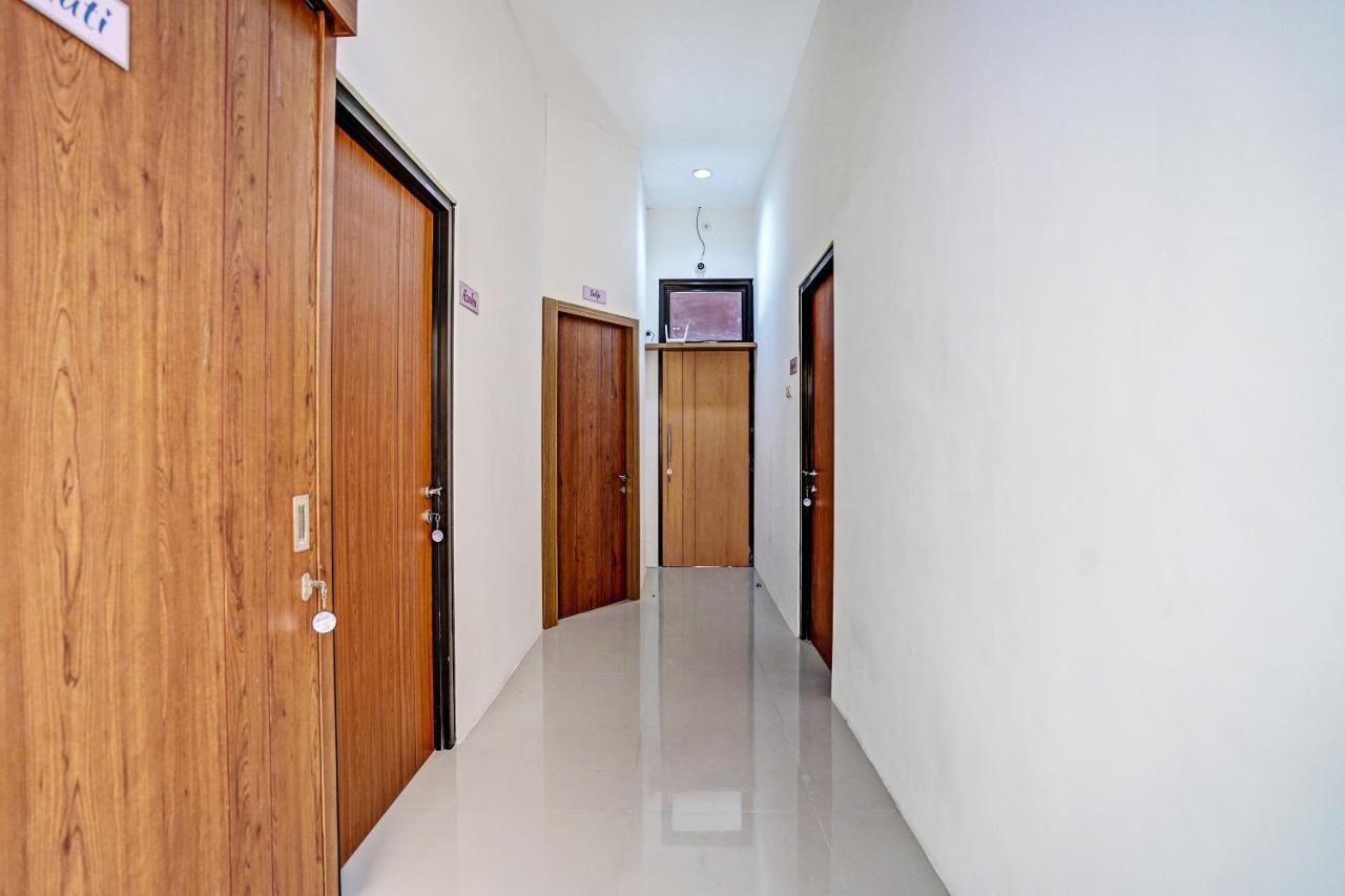 Oyo 92435 Sunlo Cozy Home Family Homestay Syariah Surabaya Esterno foto