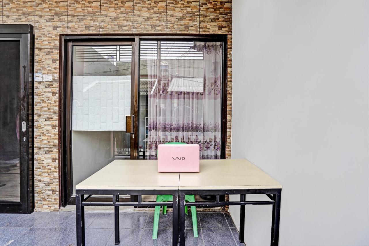 Oyo 92435 Sunlo Cozy Home Family Homestay Syariah Surabaya Esterno foto