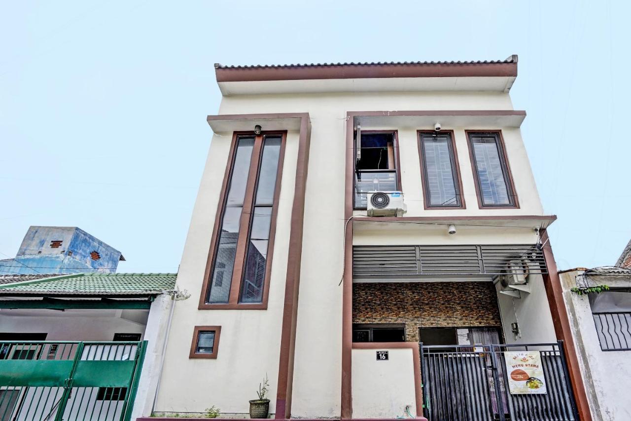 Oyo 92435 Sunlo Cozy Home Family Homestay Syariah Surabaya Esterno foto