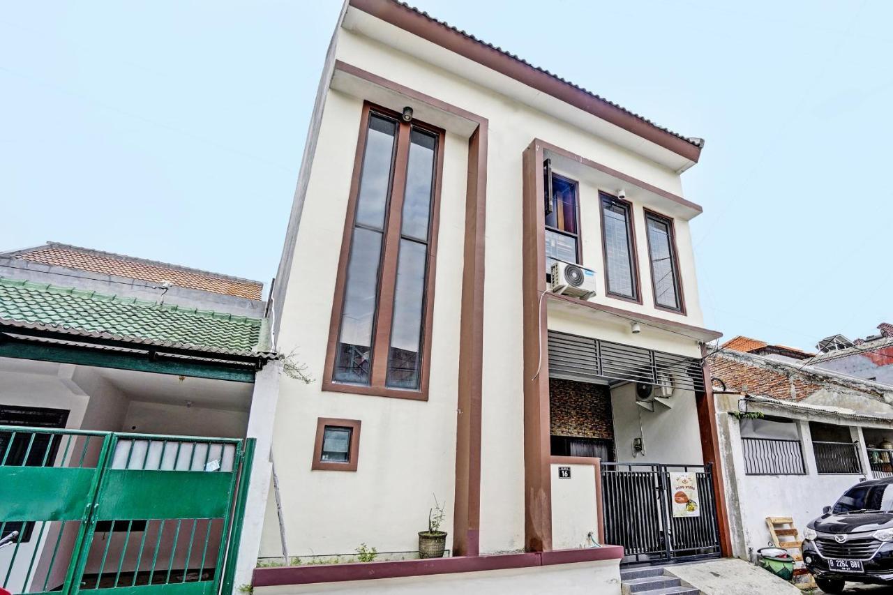 Oyo 92435 Sunlo Cozy Home Family Homestay Syariah Surabaya Esterno foto